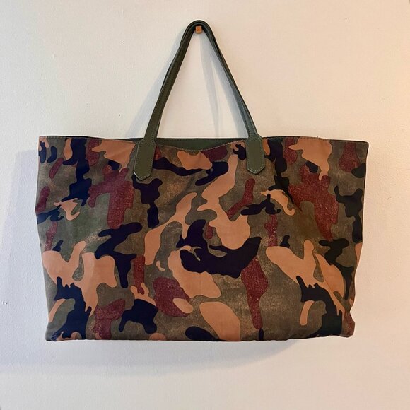 Camouflage and Stripe Detail Large Tote - Picture 3 of 4